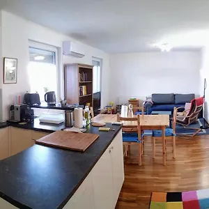 Family-friendly Flat With Balcony Wien